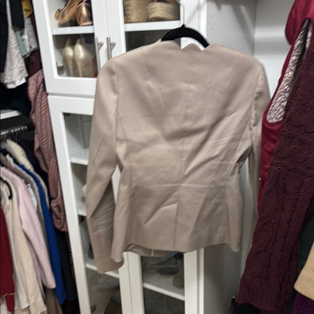Banana Republic Women's Scalloped Tan Blazer - Picture 3 of 4